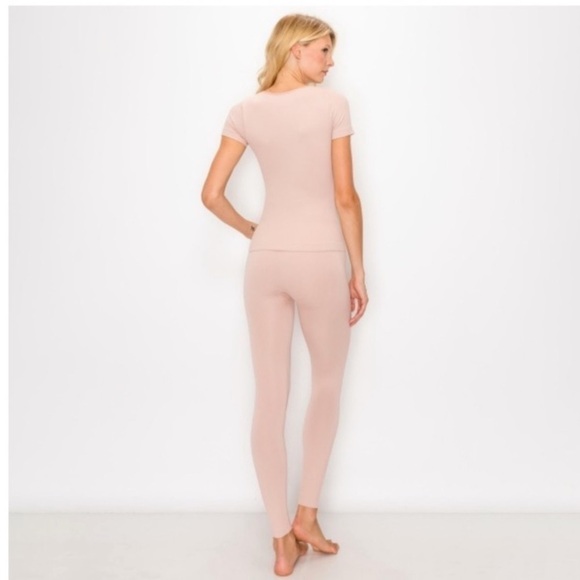 Women's Seamless Ribbed Knit
Active Fitted Shirt and Leggings Set - Picture 2 of 2